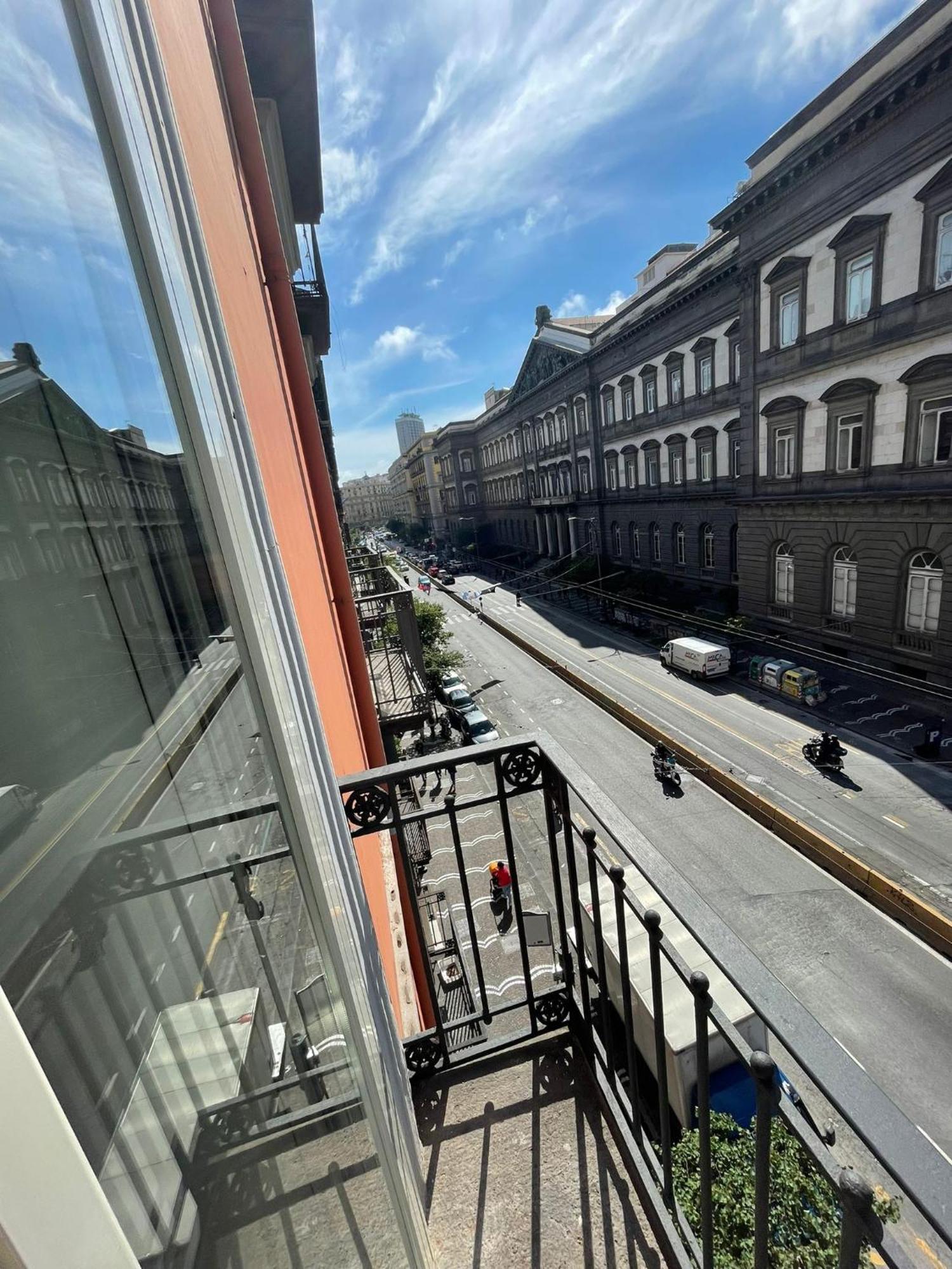 Cosy Domy Apartments Napoli Bagian luar foto